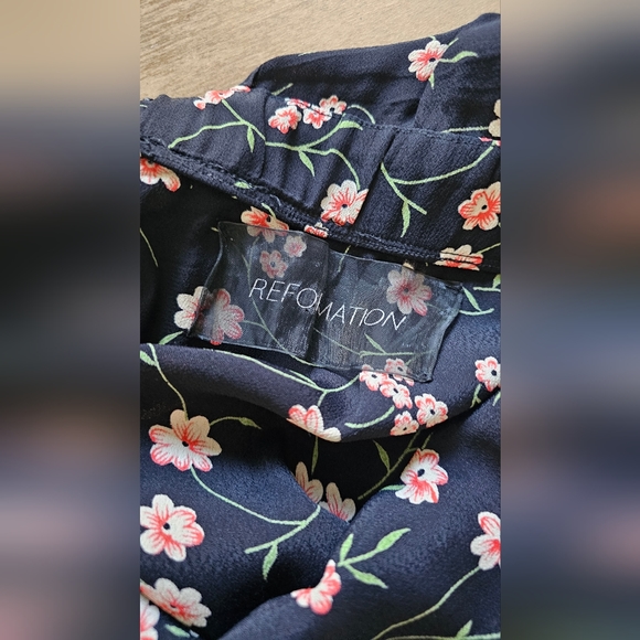 Reformation Black and Floral Dress with Open back Size 0 - Picture 8 of 9